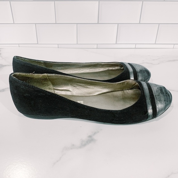 Fergalicious by Fergie Black Flat Metallic Toe - Picture 3 of 4